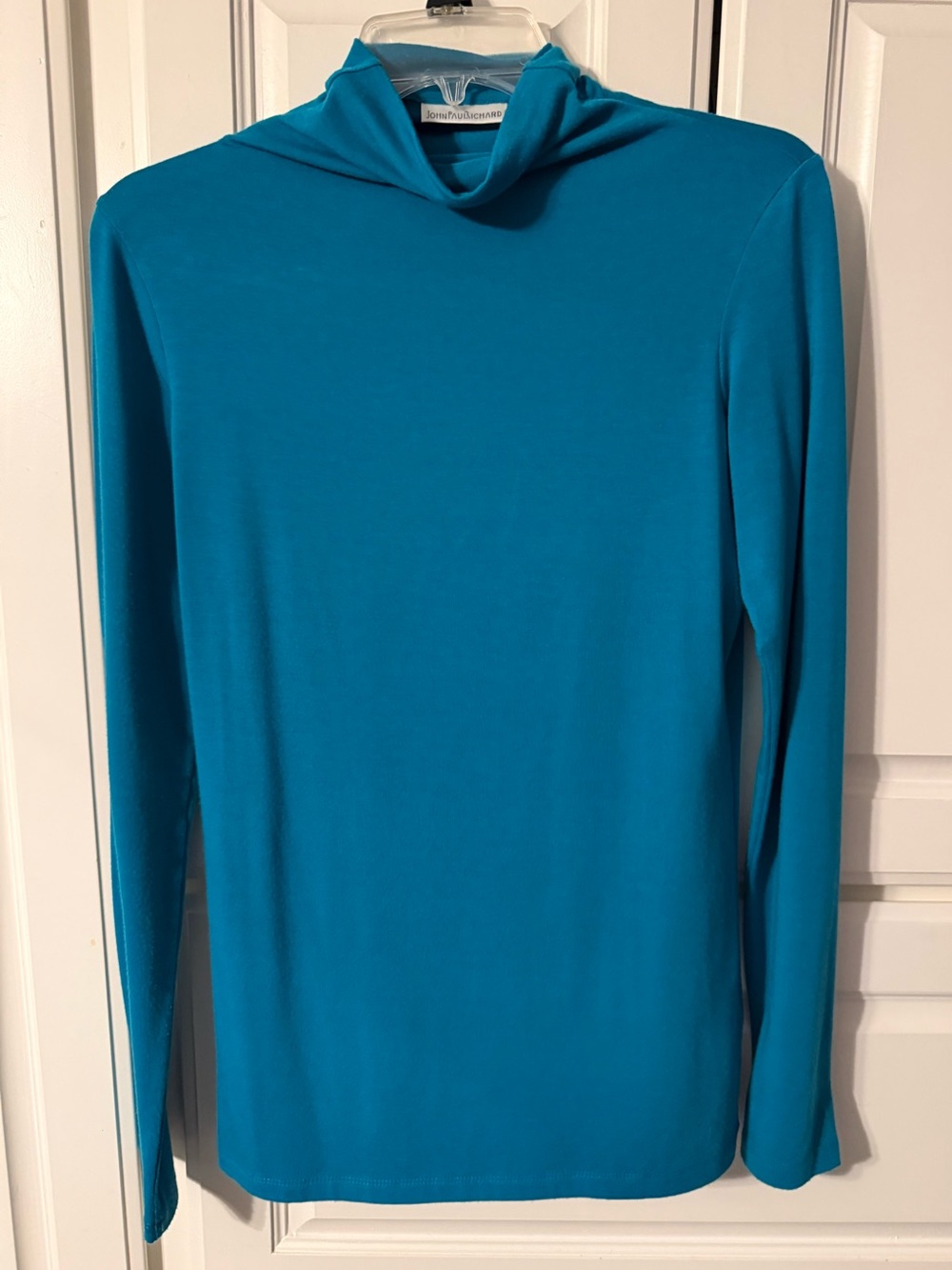 Women’s Teal Long-Sleeve Lightweight mock turtleneck lightweight top
Size medium